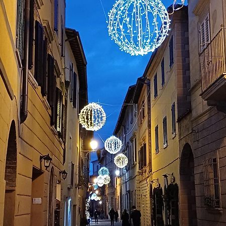Апартаменты A Due Passi Da Piazza Grande Монтепульчано Экстерьер фото