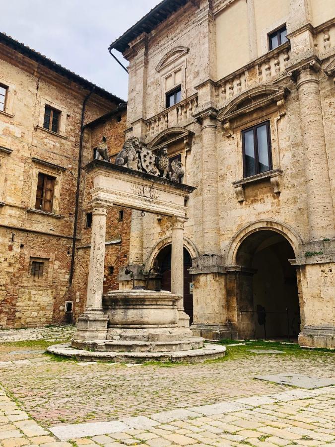 Апартаменты A Due Passi Da Piazza Grande Монтепульчано Экстерьер фото